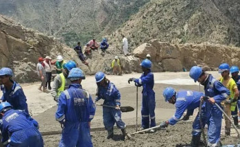 “إعادة تأهيل طريق يربط تعز بعدة محافظات”.. مشروع يستفيد منه 5 ملايين يمني عبر “البرنامج السعودي”