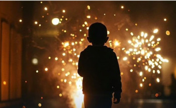 “الدفاع المدني” يحذر: الألعاب النارية خطر يهدد سلامة الأطفال