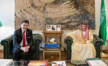 نائب وزير الخارجية يستقبل نائب رئيس لجنة الشؤون الخارجية والدفاع والقوات المسلحة بمجلس الشيوخ الفرنسي