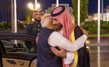 ولي العهد يستقبل رئيس الوزراء الهندي في قصر السلام بجدة