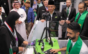 مغادرة أولى رحلات المستفيدين من مبادرة “طريق مكة” من مملكة ماليزيا متجهة إلى المملكة عبر صالة المبادرة في مطار كوالالمبور الدولي