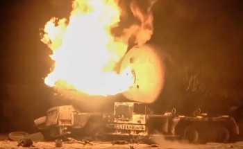 الحوثيون يهاجمون حاملتين أمريكيتين ويقصفون “تل أبيب” بصاروخ باليستي