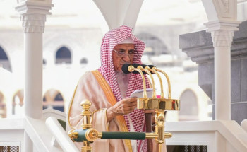 خطيب المسجد الحرام يحذر من الانفصال بين العقل والوحي ويؤكد: نور الإيمان أساس الاستقامة