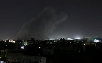 سقوط قتلى وجرحى.. غارات أمريكية مكثفة على مواقع حوثية شمال اليمن