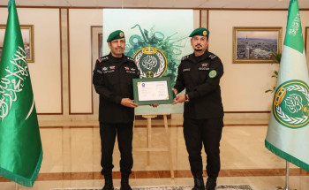 معالي رئيس الحرس الملكي يتسلم شهادة الاعتماد الأكاديمي العسكري الكامل