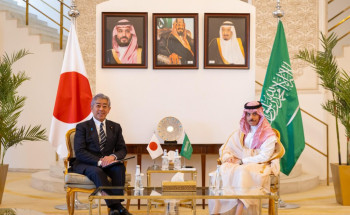 وزير الخارجية يستقبل نظيره الياباني ويستعرض معه العلاقات الثنائية بين البلدين الصديقين