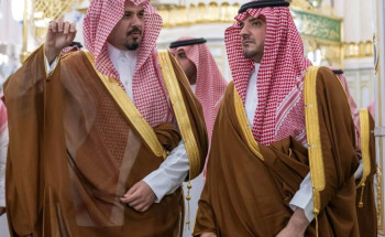 الأمير عبدالعزيز بن سعود يزور المسجد النبوي ويؤدي الصلاة في الروضة الشريفة