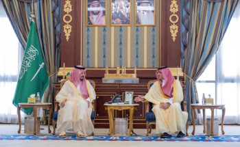 الأمير عبدالعزيز بن سعود يلتقي أمير منطقة المدينة المنورة