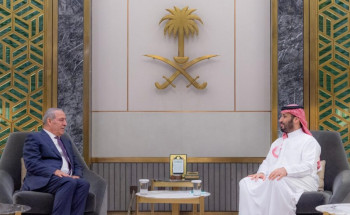 سمو ولي العهد يستقبل نائب رئيس دولة فلسطين