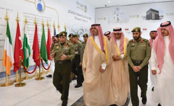 مُحافظ جدة يتفقّد سير العمل في مجمع صالات الحج بمطار الملك عبدالعزيز