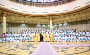 أمير منطقة القصيم يكرم أكثر من 100 طالب متفوق بجائزة العبودي للمتفوقين بمحافظة المذنب