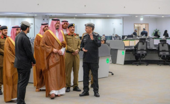 أمير منطقة المدينة المنورة يتفقد مركز العمليات الأمنية الموحدة (911) بالمنطقة
