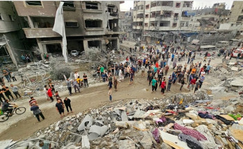 استشهاد 16 فلسطينياً في قصف الاحتلال الإسرائيلي منزلاً ومركز إيواء شمال ووسط قطاع غزة