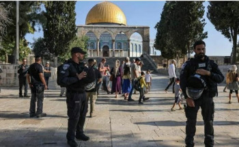 عشرات المستوطنين يقتحمون المسجد الأقصى