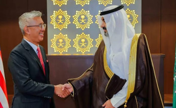 السواحه يناقش مع وزير الاستثمار الماليزي تعزيز الشراكة في الاقتصاد الرقمي والذكاء الاصطناعي والابتكار