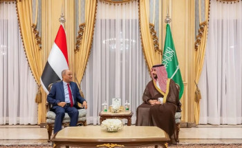 وزير الدفاع يلتقي رئيس مجلس الوزراء اليمني ويؤكّد استمرار دعم المملكة للحكومة اليمنية