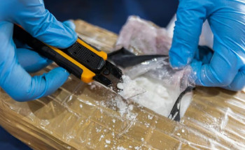 “الزكاة والجمارك” تحبط محاولة تهريب 40 كيلوغرامًا من الكوكايين في ميناء جدة