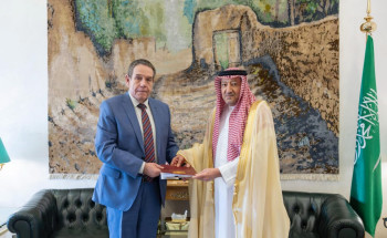 سمو وزير الخارجية يتلقى رسالة خطية من وزير الخارجية الروسي