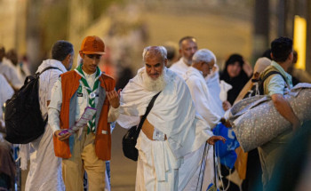 الكشافة يواصلون إرشاد الحجاج التائهين في مشعر منى
