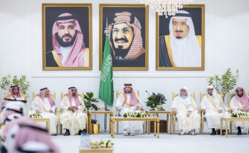 أمير الحدود الشمالية يستقبل المهنئين بعيد الأضحى ويشهد تحية العلم
