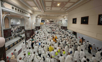 حجاج بيت الله الحرام يؤدون طواف الإفاضة في أجواء إيمانية وخدمات متكاملة