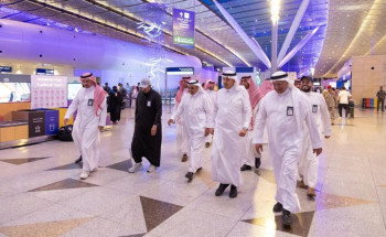 وزير النقل والخدمات اللوجستية يقف على جاهزية مطار الملك عبدالعزيز الدولي لمرحلة مغادرة ضيوف الرحمن