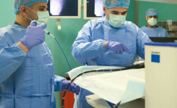 “التخصصي” ينجح في إجراء أول عملية تصغير معدة بالمنظار لزارع كلى على مستوى المنطقة