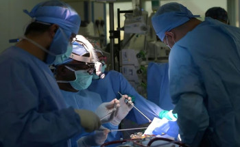 “النافذة الذهبية” .. تدخل جراحي سريع في 30 دقيقة ينقذ مواطنة بمكة من سكتة دماغية