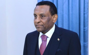 رئيس وزراء السودان الجديد يؤدي اليمين الدستورية