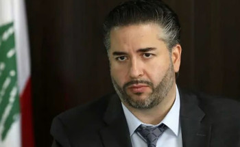 لبنان.. توقيف وزير الاقتصاد السابق بتهم تزوير وعقود مشبوهة والتصرف غير القانوني بالأموال