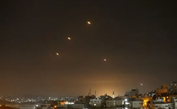 موجة صواريخ إيرانية جديدة تضرب مواقع إسرائيلية.. إصابات وأضرار واسعة