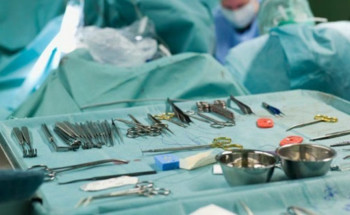 الأولى من نوعها.. “تخصصي جدة” يستأصل ورمًا في الثدي ويعيد ترميمه في عملية واحدة باستخدام الروبوت