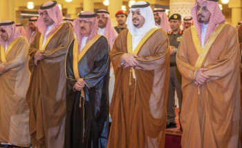 نائب أمير منطقة الرياض يؤدي صلاة الميت على صاحب السمو الأمير فيصل بن تركي بن سعود الكبير
