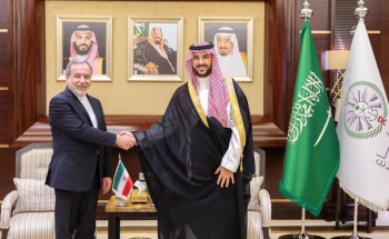 سمو وزير الدفاع يلتقي وزير الخارجية الإيراني