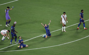 في مباراة تاريخية.. الهلال يُسقط مانشستر سيتي ويطيح به خارج البطولة بعد فوزه عليه بنتيجة 3-4