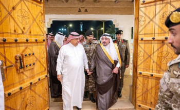 أمير منطقة القصيم يزور مقصورة السويلم التراثية في البكيرية