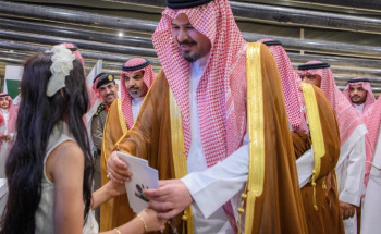 أمير منطقة المدينة المنورة يزور معرض الكتاب ويشيد بمكانة المدينة الثقافية