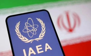 إيران: اكتشاف “شرائح تجسس” في أحذية مفتشي الطاقة الذرية.. والبرلمان يتهم الوكالة بالتجسس