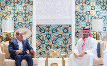 سمو ولي العهد يستقبل في قصر نيوم رئيس جمهورية مصر