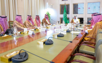 نائب أمير منطقة الرياض يرأس اجتماعًا مع وفد من شركة تطوير مطار الملك سلمان الدولي