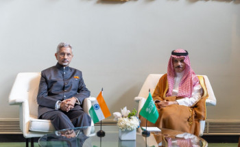 سمو وزير الخارجية يلتقي وزير خارجية الهند