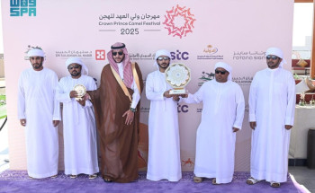 محافظ الطائف يتوّج الملاّك الفائزين بكؤوس فئة “اللقايا” ضمن مهرجان ولي العهد للهجن