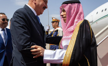 وزير الخارجية يصل إلى تونس في زيارة رسمية