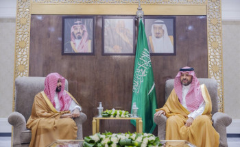 أمير الحدود الشمالية يستقبل وزير العدل