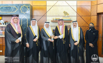 أمير المنطقة الشرقية يستقبل المشرف على مستشفى قوى الأمن بالدمام