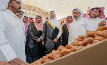 مُحافظ الأحساء يزور مزاد موسم صرام التمور 2025 ويشيد بالجهود المبذولة