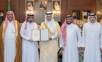 محافظ الأحساء يكرّم مواطنًا تبرع بإحدى كليتيه لأخيه