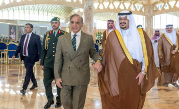 رئيس الوزراء في جمهورية باكستان الإسلامية يصل إلى الرياض وفي مقدمة مستقبليه نائب أمير المنطقة