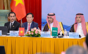 وزير الصناعة والثروة المعدنية يشهد توقيع 5 اتفاقيات استثمارية خلال مشاركته في ملتقى الأعمال السعودي الفيتنامي