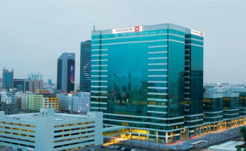 مستشفى الدكتور سليمان الحبيب ينقذ حياة “خديجة” بوزن “500” غم ولدت بعيب خلقي نادر بعملية معقدة